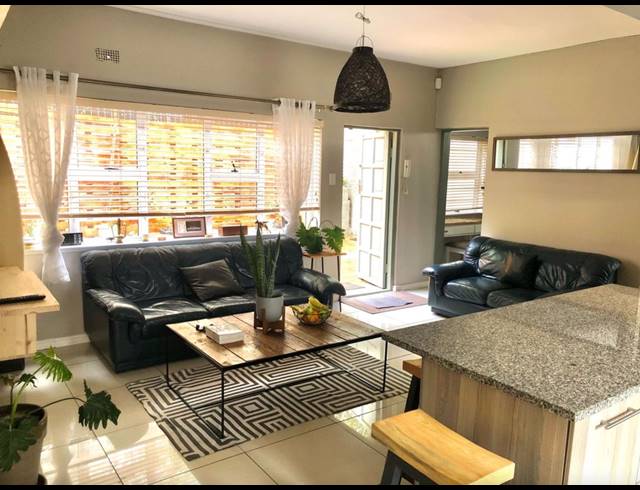 2 BEDROOM APARTMENT FOR SALE IN ORANJEZICHT